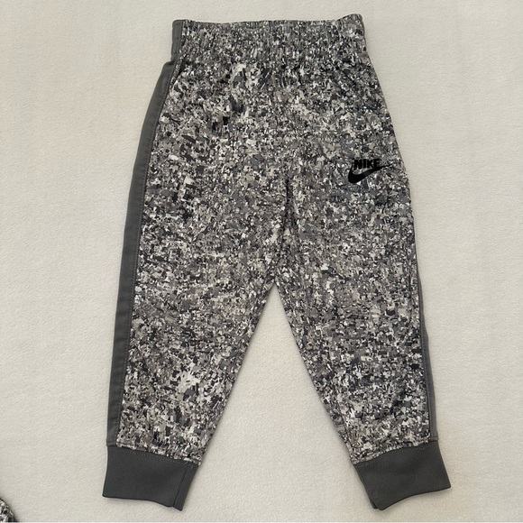 Nike Toddler Boy Camo Jogger and Zip Up Set Gray 2T - Picture 7 of 9